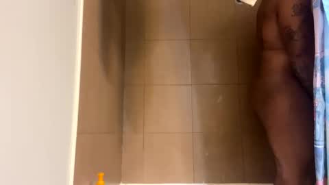 Snapshot of mikeyblunt chatting on December 17, 2024, 12:33 pm mikeyblunt online show from December 17, 2024, 12:33 pm