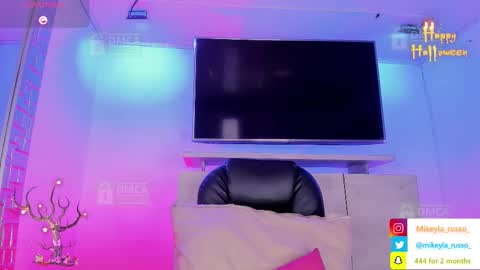 Mikeyla  online show from October 29, 2025, 8:21 pm