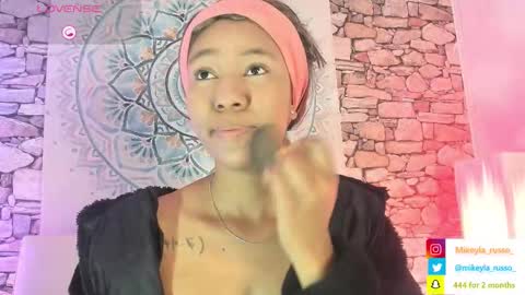 Mikeyla  online show from November 19, 2025, 5:02 pm