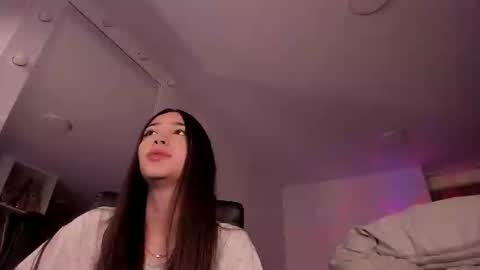 VIOLETAMIKE online show from October 17, 2025, 1:31 am