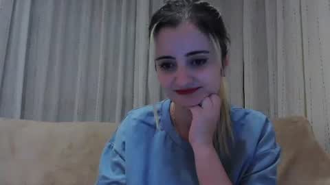 miki234809581 online show from November 17, 2025, 8:14 pm