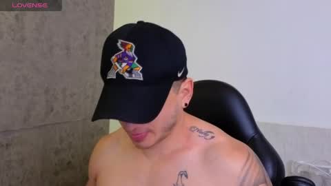Snapshot of mikke_love chatting on May 4, 2026, 2:35 pm MIKKE online show from May 4, 2026, 2:35 pm