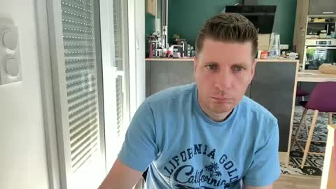 Snapshot of miklp8463 chatting on May 22, 2026, 7:26 am miklp8463 online show from May 22, 2026, 7:26 am