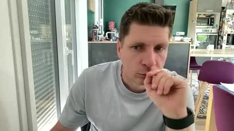 Snapshot of miklp8463 chatting on June 3, 2026, 11:24 am miklp8463 online show from June 3, 2026, 11:24 am