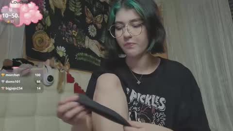 Snapshot of miko_meow chatting on October 16, 2025, 7:53 am Miko online show from October 16, 2025, 7:53 am