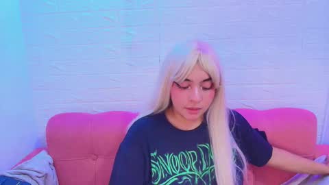 Snapshot of miku_katsuragi chatting on November 21, 2025, 10:52 pm miku katsuragi online show from November 21, 2025, 10:52 pm