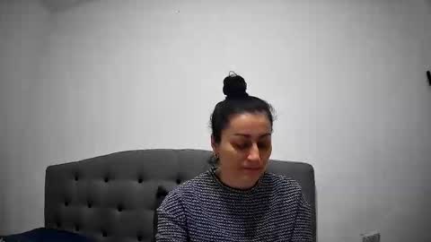 Mikyloveu online show from March 17, 2026, 4:43 pm