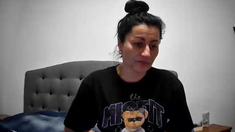 Mikyloveu online show from March 24, 2026, 5:51 pm