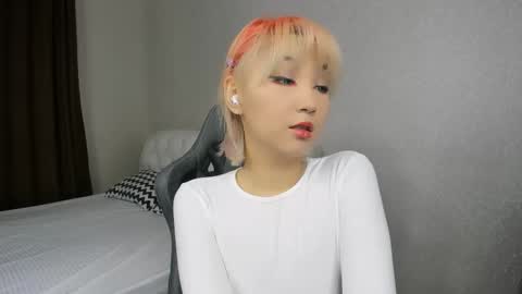 Snapshot of mil_waves chatting on November 28, 2025, 12:52 pm mil_waves online show from November 28, 2025, 12:52 pm