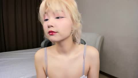 Snapshot of mil_waves chatting on December 2, 2025, 12:43 pm mil_waves online show from December 2, 2025, 12:43 pm