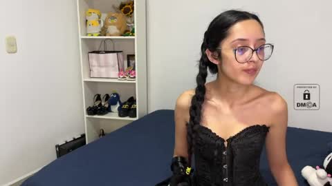 Mila and albert online show from April 25, 2026, 11:35 pm