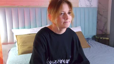 Snapshot of mila_blum chatting on April 10, 2026, 5:28 pm mila_blum online show from April 10, 2026, 5:28 pm