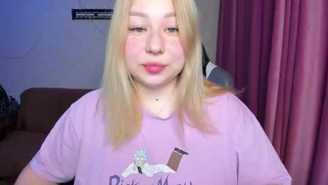 Snapshot of mila_foxxxy chatting on November 15, 2025, 12:02 pm Mila shy sensual person online show from November 15, 2025, 12:02 pm