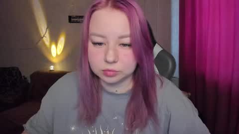 Snapshot of mila_foxxxy chatting on November 28, 2025, 9:45 am Mila shy sensual person online show from November 28, 2025, 9:45 am