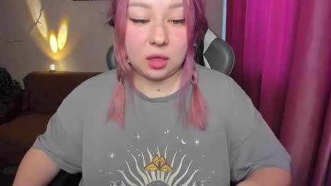 Snapshot of mila_foxxxy chatting on November 30, 2025, 9:02 am Mila shy sensual person online show from November 30, 2025, 9:02 am