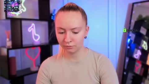 mila_glow online show from March 6, 2026, 6:21 am