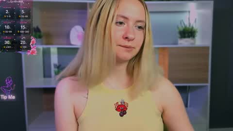Snapshot of mila_glow chatting on April 28, 2026, 2:27 am mila_glow online show from April 28, 2026, 2:27 am