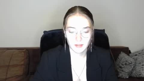 mila_keyy online show from October 24, 2025, 9:11 pm