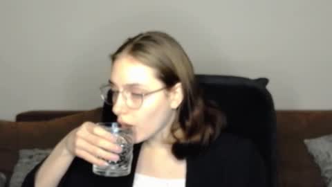 mila_keyy online show from December 13, 2025, 8:58 pm