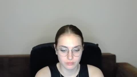 mila_keyy online show from April 19, 2026, 8:11 pm