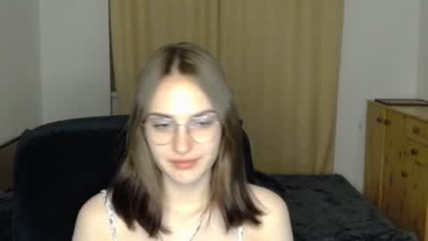 Snapshot of mila_keyy chatting on July 17, 2026, 8:14 pm mila_keyy online show from July 17, 2026, 8:14 pm