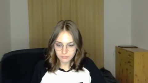 Snapshot of mila_keyy chatting on July 22, 2026, 9:39 pm mila_keyy online show from July 22, 2026, 9:39 pm