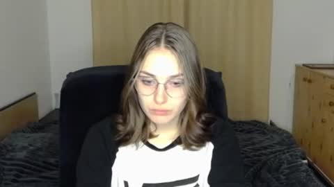 Snapshot of mila_keyy chatting on July 24, 2026, 8:18 pm mila_keyy online show from July 24, 2026, 8:18 pm