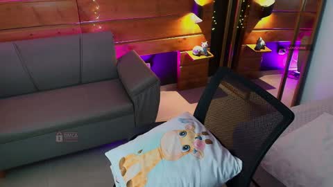 Milena  online show from April 4, 2026, 11:18 am