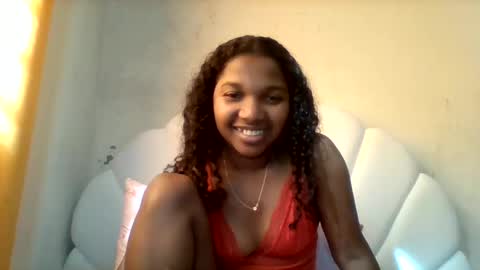 Snapshot of mila_lunah chatting on May 20, 2026, 5:35 am mila_lunah online show from May 20, 2026, 5:35 am