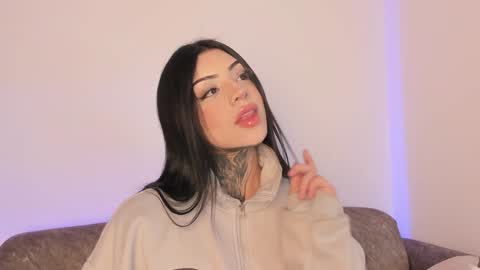 Snapshot of mila_monty__ chatting on December 13, 2024, 2:43 am online show from December 13, 2024, 2:43 am