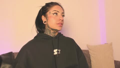 Snapshot of mila_monty__ chatting on January 17, 2025, 10:33 am online show from January 17, 2025, 10:33 am