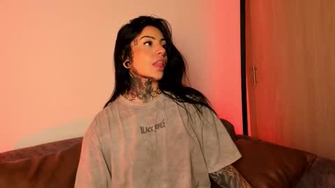 Snapshot of mila_monty__ chatting on November 5, 2025, 11:27 pm online show from November 5, 2025, 11:27 pm