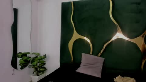 mila_petiteasm online show from June 26, 2026, 12:42 pm