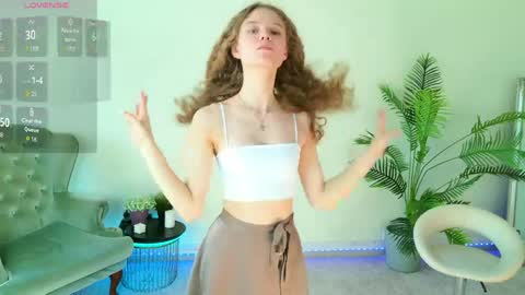 Snapshot of mila_stain chatting on June 2, 2026, 7:21 am Mila online show from June 2, 2026, 7:21 am