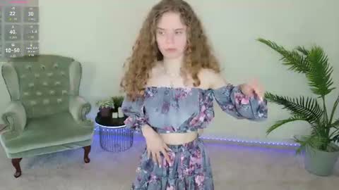 Snapshot of mila_stain chatting on June 12, 2026, 7:40 am Mila online show from June 12, 2026, 7:40 am