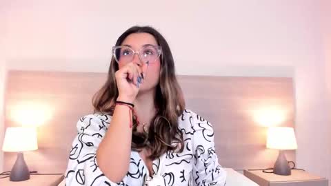 Snapshot of mila_thomass chatting on March 2, 2026, 11:06 am mila_thomass online show from March 2, 2026, 11:06 am