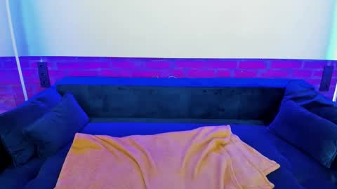 Milla online show from November 11, 2025, 6:57 am