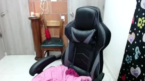 milacoxx8819 online show from February 1, 2025, 12:07 am