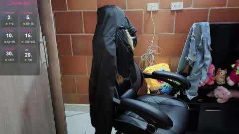 milacoxx8819 online show from October 11, 2025, 1:05 am