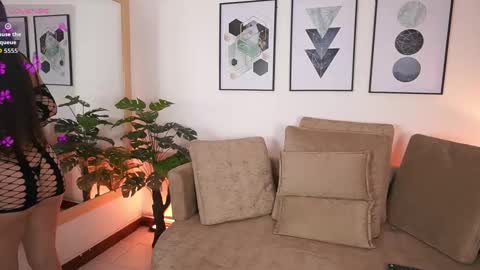 milacrave online show from September 19, 2025, 11:44 am