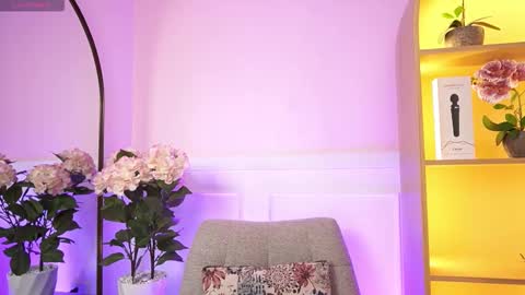 milacrave online show from March 9, 2026, 11:36 am