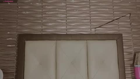 miladiosa online show from March 29, 2026, 12:27 pm