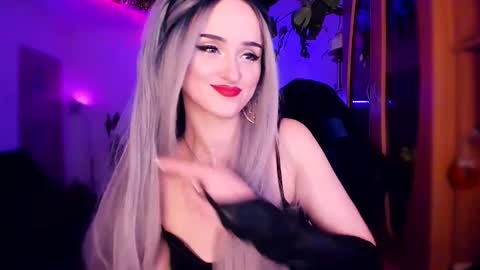 Snapshot of miladyjolie chatting on January 25, 2025, 12:27 am MiladyJolie online show from January 25, 2025, 12:27 am