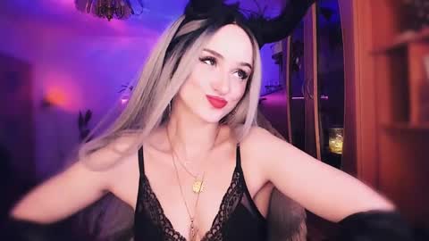 Snapshot of miladyjolie chatting on March 1, 2025, 12:50 am MiladyJolie online show from March 1, 2025, 12:50 am