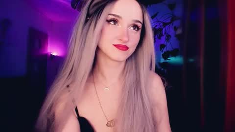 Snapshot of miladyjolie chatting on October 21, 2025, 6:14 am MiladyJolie online show from October 21, 2025, 6:14 am