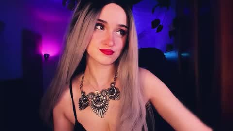 Snapshot of miladyjolie chatting on November 15, 2025, 4:14 pm MiladyJolie online show from November 15, 2025, 4:14 pm