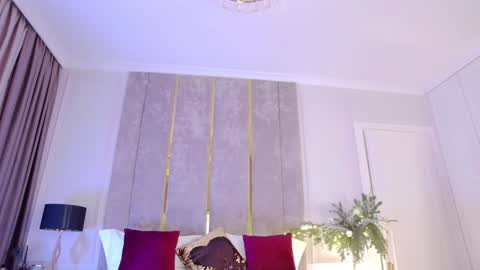 Snapshot of miladystarlight chatting on December 31, 2024, 7:29 pm online show from December 31, 2024, 7:29 pm