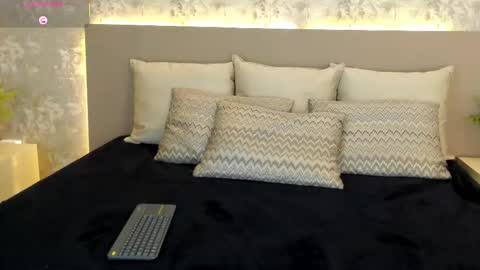    online show from September 30, 2025, 10:20 am