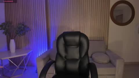 Mila  online show from November 11, 2025, 12:05 pm