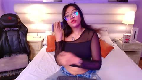 milan_sweetie online show from April 11, 2026, 10:25 pm
